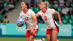 Bị trừ 6 điểm, tuyển nữ Canada vẫn vào tứ kết Olympic