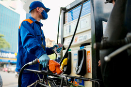 Giá xăng giảm lần thứ tư liên tiếp