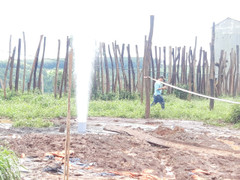 Kì lạ cột nước phun cao hàng chục mét ở Gia Lai 