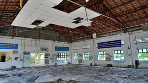 Ngôi trường xây gần 20 tỷ đồng bị bỏ hoang 15 năm ở TP.HCM 