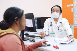 Bác sĩ Bệnh viện Bạch Mai sẵn sàng khám buổi tối cho tới khi hết bệnh nhân