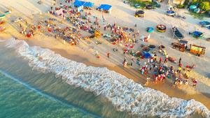 Ngắm bình minh tuyệt đẹp trên làng chài ven biển Bình Định