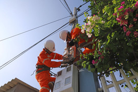 Bộ Công Thương chịu trách nhiệm chính về sản xuất, truyền tải, phân phối điện