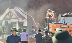 Mưa lớn gây sạt lở ở Lạng Sơn, 2 người ngủ trong nhà bị vùi lấp