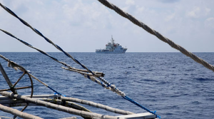 Hải cảnh Trung Quốc giám sát tàu tuần tra Philippines ở bãi cạn Sabina