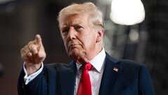 Thị trường chứng khoán toàn cầu sụp đổ, ông Trump đổ lỗi cho chính quyền Biden