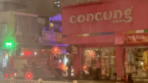 Cháy cửa hàng Con Cưng ở TP.HCM, nhiều người hoảng loạn tháo chạy