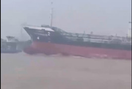 An Giang: Tàu hàng đâm phà chở khách, nhiều người văng xuống sông