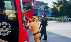 Tài xế lái xe khách 'húc đẩy' CSGT Hải Dương rồi tăng ga bỏ chạy