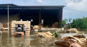 Thủy điện Thác Bà xả lũ gây ngập nhiều nhà dân, xưởng sản xuất ở Yên Bái