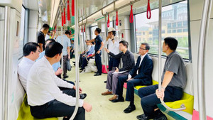 Review tàu metro Nhổn - ga Hà Nội chạy thử trước ngày khai thác