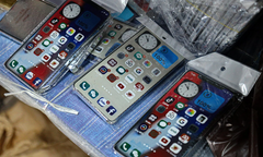 Nhà lầu, ô tô, điện thoại IPhone gấp rút sản xuất cho 'cõi âm' kịp rằm tháng 7