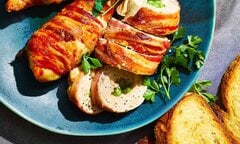 Cách làm món ức gà cuộn phô mai lạ miệng