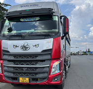 Ô tô tải lấn làn tông xe ôm công nghệ, 2 mẹ con chết thương tâm