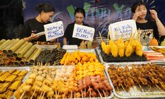 8 ngày lễ hội tôm hùm tại Cam Ranh: Chỉ thấy cá viên chiên, xiên que