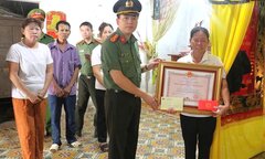 Công an viên bị đâm tử vong được truy tặng Huân chương Bảo vệ Tổ quốc