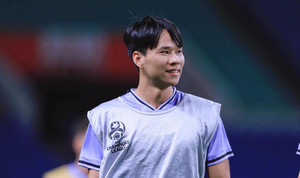 Cầu thủ 4 lần vô địch V.League xuống giải hạng Nhất thi đấu