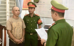 Bắt kẻ dùng clip nóng đe dọa khiến người tình 20 tuổi tự vẫn