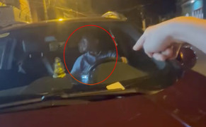 Xác minh clip tài xế chửi bới, hất cô gái lên nắp ca-pô