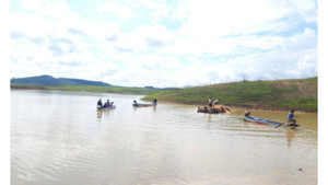 Bơm nước rửa mạ, 2 thiếu niên rơi xuống hồ chết thương tâm