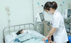 Đau dữ dội sau ăn yến chưng, đi khám phát hiện dị vật là hạt táo đỏ