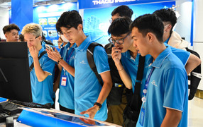 Một trường đại học tặng laptop cho 100% tân sinh viên nhập học