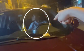 Công an làm việc với tài xế chửi bới, hất cô gái trên nắp ca-pô ở TP.HCM 