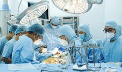 Bệnh viện 'sợ' đấu thầu, bệnh nhân TP.HCM chờ 3 tháng chưa được thay khớp háng