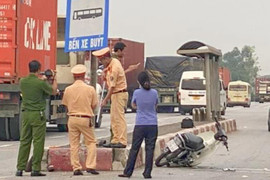 Tin tức tai nạn giao thông mới nhất ngày 18/8: Đâm vào bến xe buýt, 1 người chết