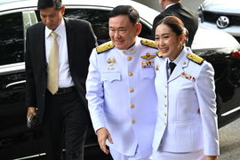 Quốc vương Thái Lan phê chuẩn con gái ông Thaksin làm Thủ tướng