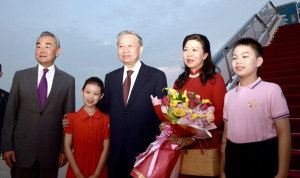 Tổng Bí thư, Chủ tịch nước Tô Lâm và Phu nhân đến thủ đô Bắc Kinh, Trung Quốc