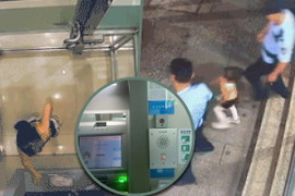 Máy ATM giúp bé gái lạc đường tìm thấy người thân