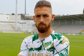 CLB Công an Hà Nội kí hợp đồng với trung vệ giá hơn 15 tỷ đồng