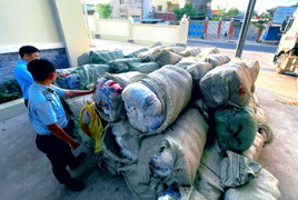 Tạm giữ 8,4 tấn quần áo nước ngoài đã qua sử dụng 