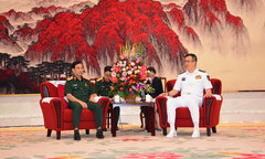 Bộ trưởng Phan Văn Giang gặp song phương với Bộ trưởng Quốc phòng Trung Quốc