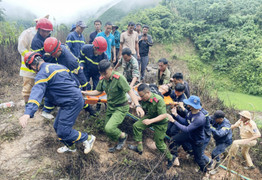 Cắt cabin xe tải cứu phụ xe bị mắc kẹt sau tai nạn