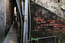 Hà Nội: Nhà tận cùng ngõ nhỏ, chỉ 1 người qua được, bán giá đắt 'giật mình'