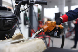 Giá xăng giảm hơn 500 đồng/lít, về dưới 22.000 đồng