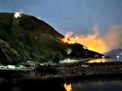 Huy động 300 người xuyên đêm dập đám cháy rừng ở Hà Tĩnh