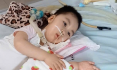 Mẹ ước có tiền mua máy thở để đưa con gái 5 năm sống thực vật về nhà 