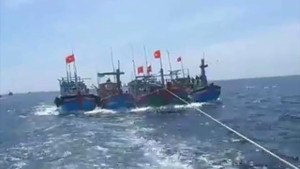 Tàu cá gặp nạn trên biển, thuyền viên phát trực tiếp lên mạng xã hội cầu cứu