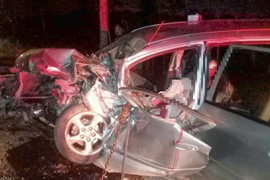 Tin tai nạn giao thông mới nhất ngày 23/8: Tài xế xe con tử vong trong cabin