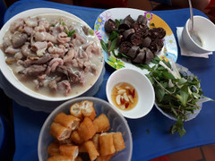 Những quán cháo lòng ngon tại Hà Nội đông khách suốt nhiều năm