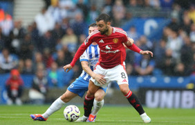 Tiền đạo làm hỏng bàn thắng, Man Utd thua đau phút bù giờ