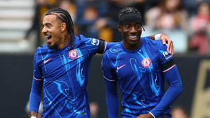 Madueke lập hat-trick, Chelsea đánh sập 'hang sói'