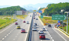Đi với vận tốc trên 80km/h đến 100km/h phải giữ khoảng cách an toàn thế nào?