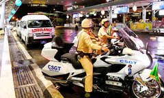 Xe cảnh sát hộ tống trái tim từ sân bay tới nơi ghép cho bệnh nhân ở TP.HCM