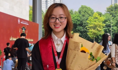 Vượt nỗi đau mất mẹ, nữ sinh tốt nghiệp thủ khoa ĐH Ngoại thương điểm tuyệt đối