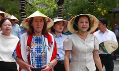 Chủ tịch Thượng viện Australia tham quan di sản Tràng An