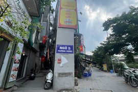 Loạt nhà kỳ dị trên con đường đắt như vàng ở Hà Nội